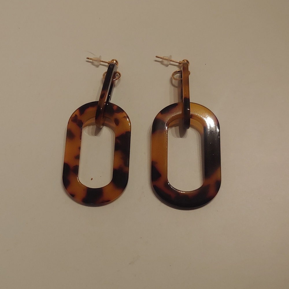 Tortoise Shell Earrings - Picture 3 of 3